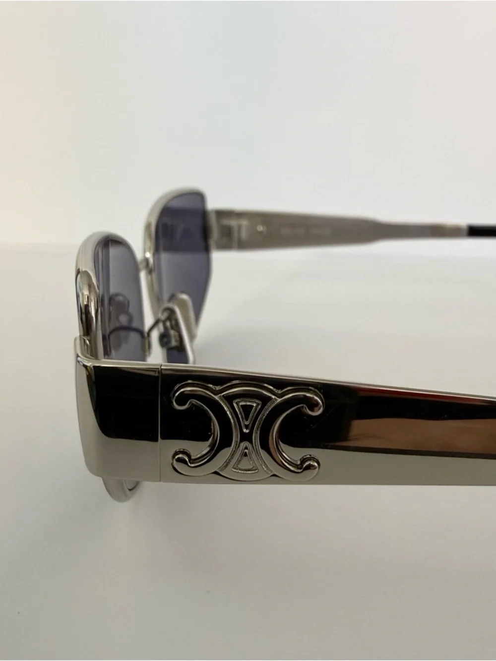NEW!!! Celine metal Triomphe sunglasses CL40293U 16V Authentic